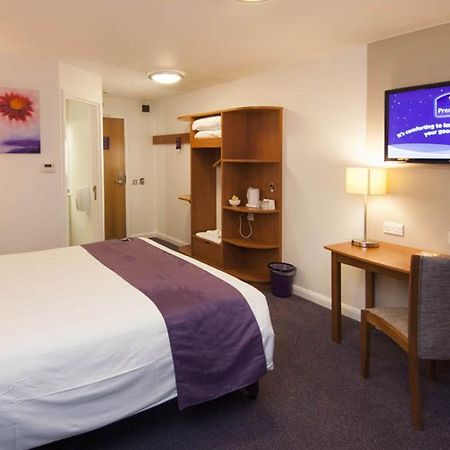 Premier Inn Swindon Central Bagian luar foto