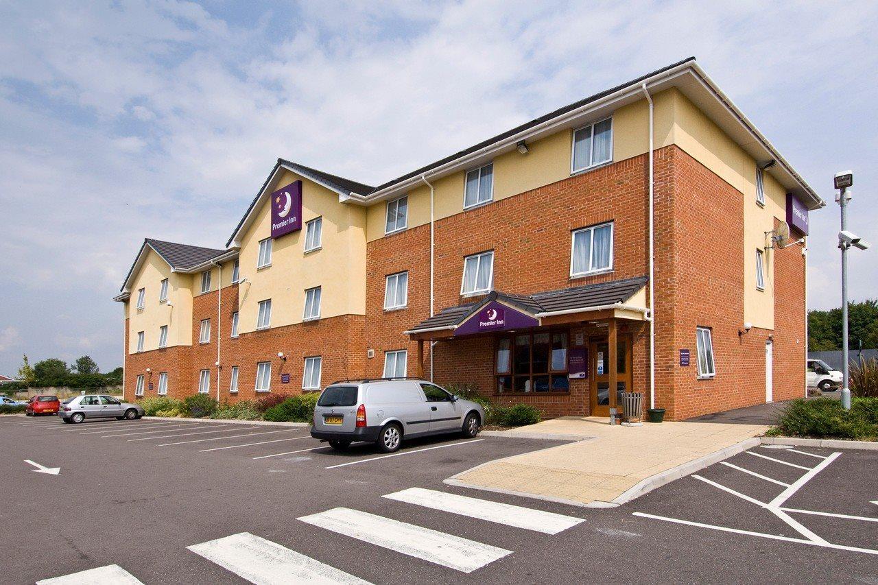 Premier Inn Swindon Central Bagian luar foto