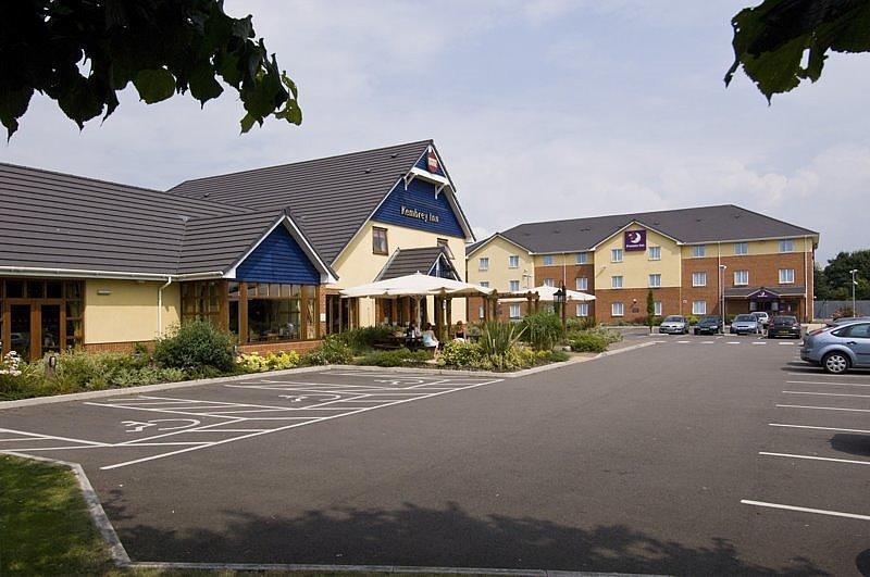 Premier Inn Swindon Central Bagian luar foto