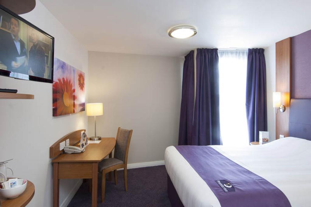 Premier Inn Swindon Central Ruang foto