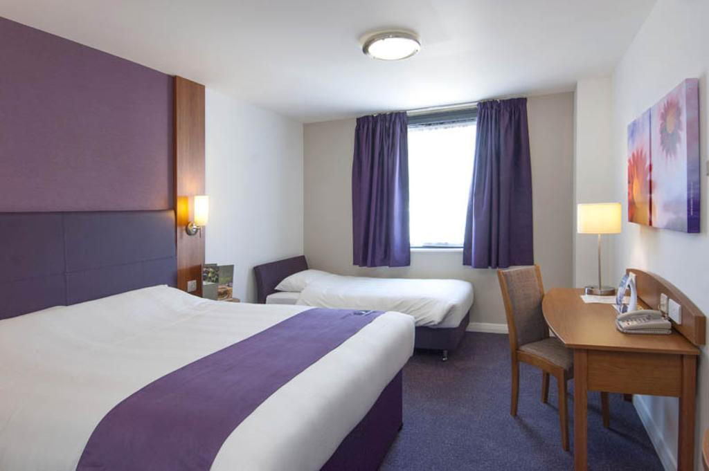 Premier Inn Swindon Central Ruang foto