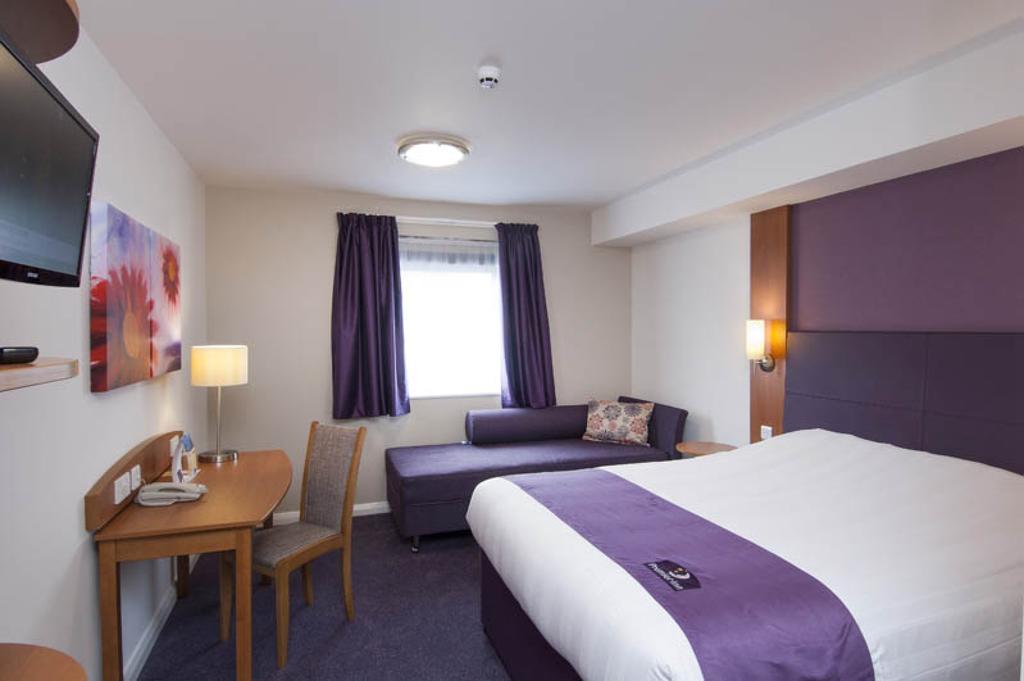 Premier Inn Swindon Central Ruang foto
