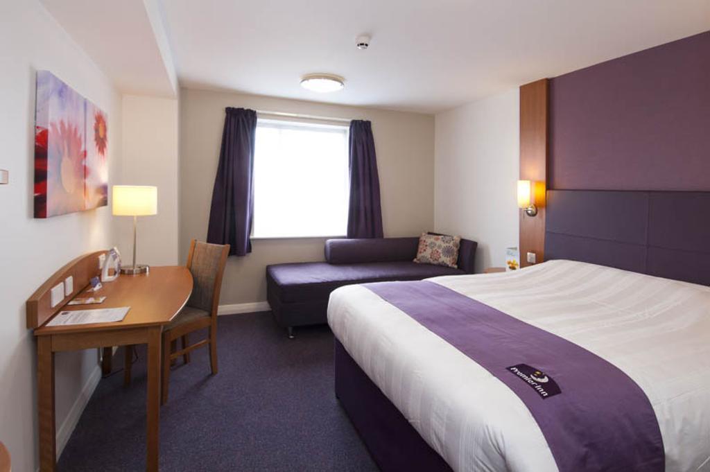 Premier Inn Swindon Central Ruang foto