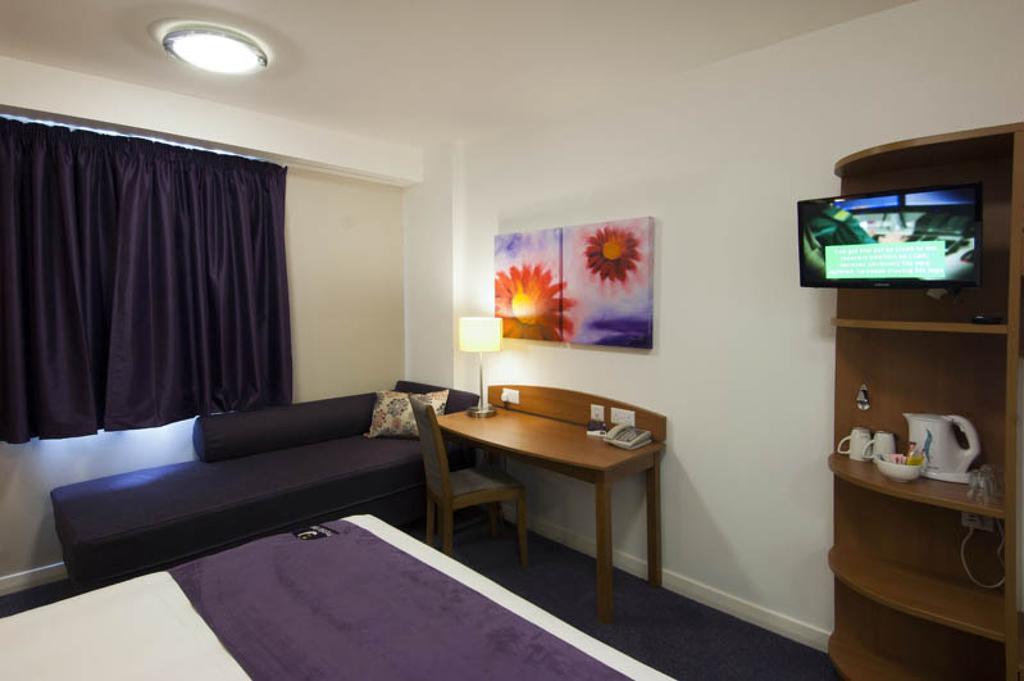 Premier Inn Swindon Central Ruang foto