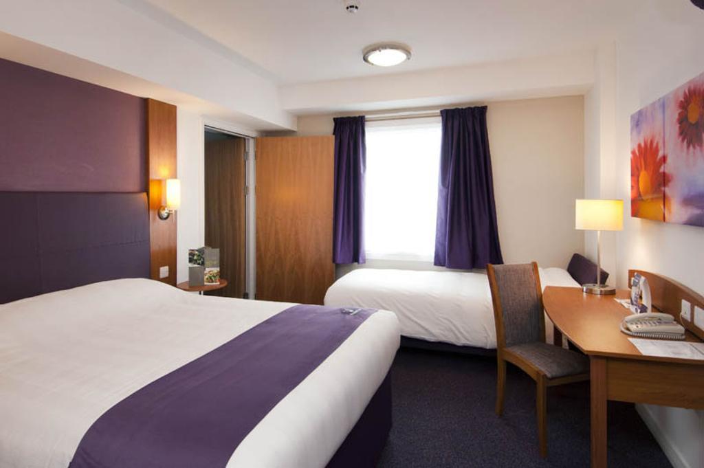 Premier Inn Swindon Central Ruang foto