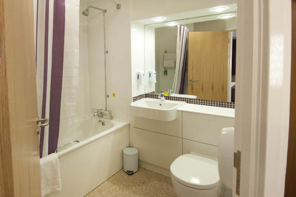 Premier Inn Swindon Central Ruang foto