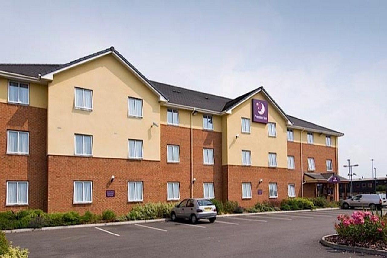 Premier Inn Swindon Central Bagian luar foto
